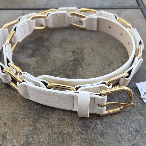White House Black Market Cream & Gold Link Belt with Gold Buckle Accent